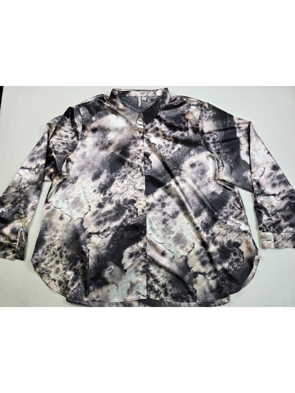 Cato Size 26/28W Button-Up Satin Blouse With Abstract Print